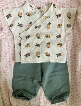 Completo camicia kimono e pantalone leggerissimo, sartoriale Mini&Made Firenze, 9-12 mesi, €38+ss – solo camicia €20, pantalone €18