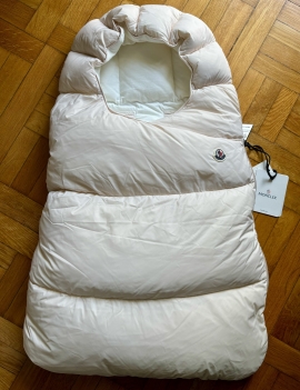 Sacco porta bebé MONCLER, 340€ + s.s.