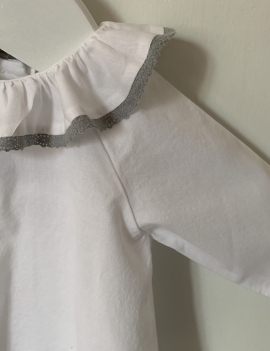 Camicino coprifasce bianco in cotone con colletto di pizzo grigio BONNET A POMPON 1 Mese  30€+ss