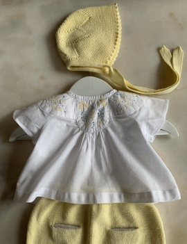 Completo nascita in cotone giallo con camicino mezza manica BONNET A POMPON 1 Mese (culotte e cuffietta vestono fino a 2/3 Mesi) 50€+ss