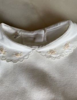 Pigiama mezza manica in cotone con colletto ricamato e bottoncini sul retro NO BRAND 3 Mesi (veste abbondante) 15€ +ss