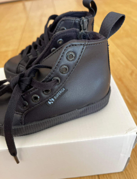 Superga blu di pelle, mai indossate. Num 23